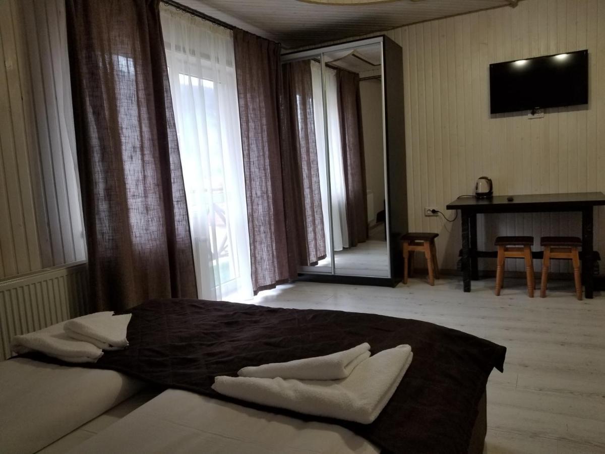 Guest House Mountain Bukovel Bagian luar foto